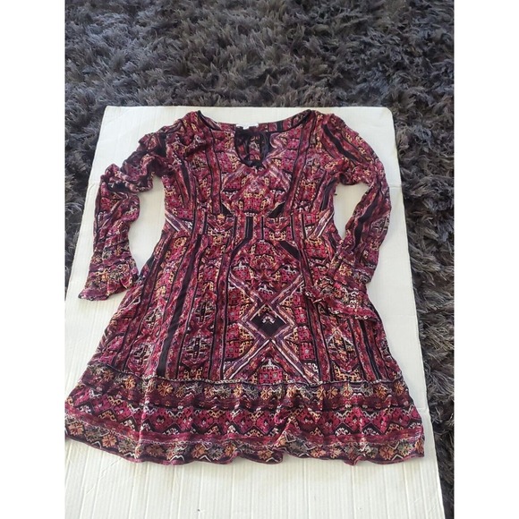 Patrons Of Peace Small Geometric Pattern Long Bell Sleeve Keyhole Neckline Dress - Picture 2 of 12